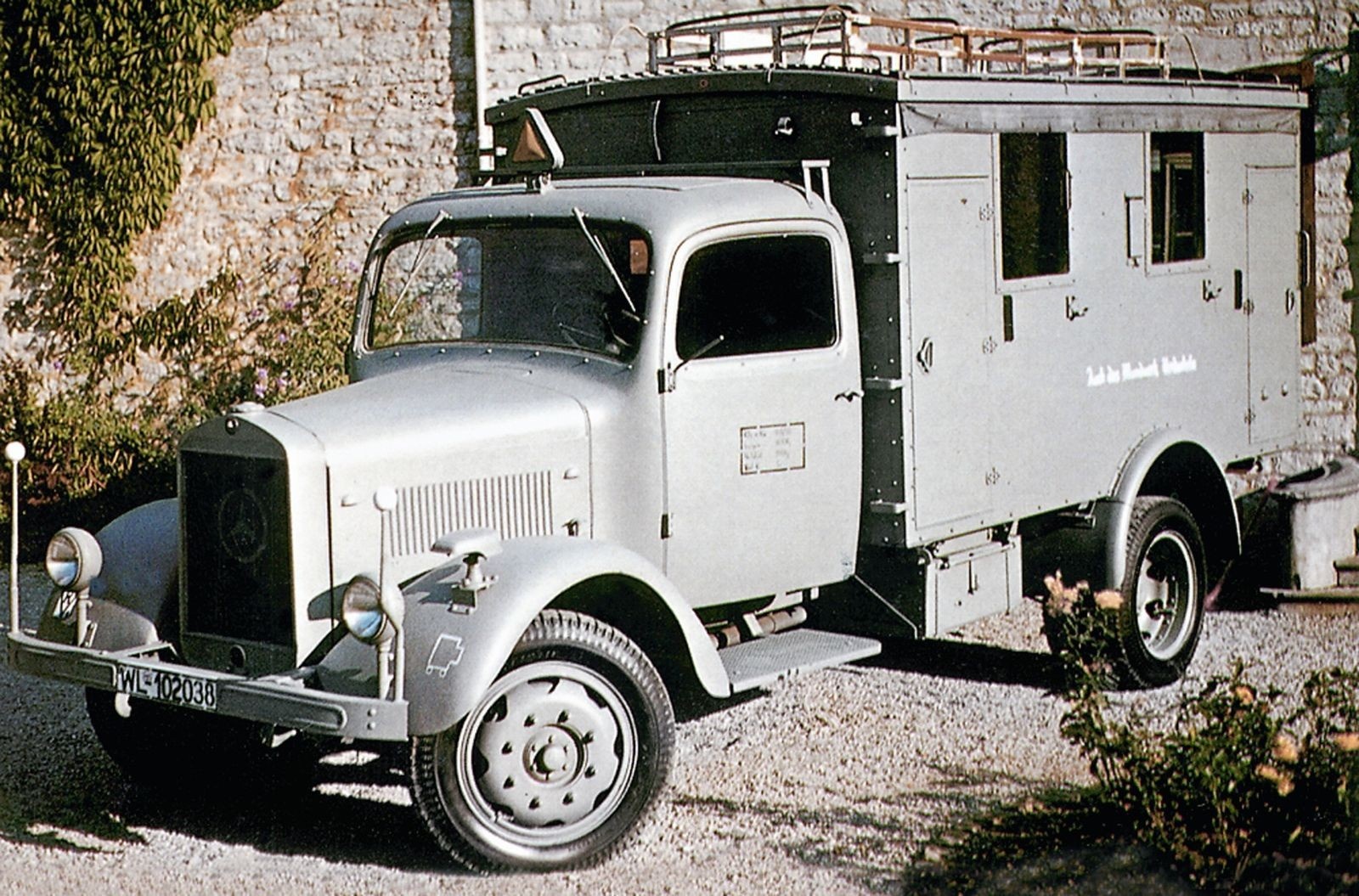 Фургон с авиационным оборудованием на шасси Mercedes-Benz L3000S в бельгийском музее Victory. 1938-1942 гг.